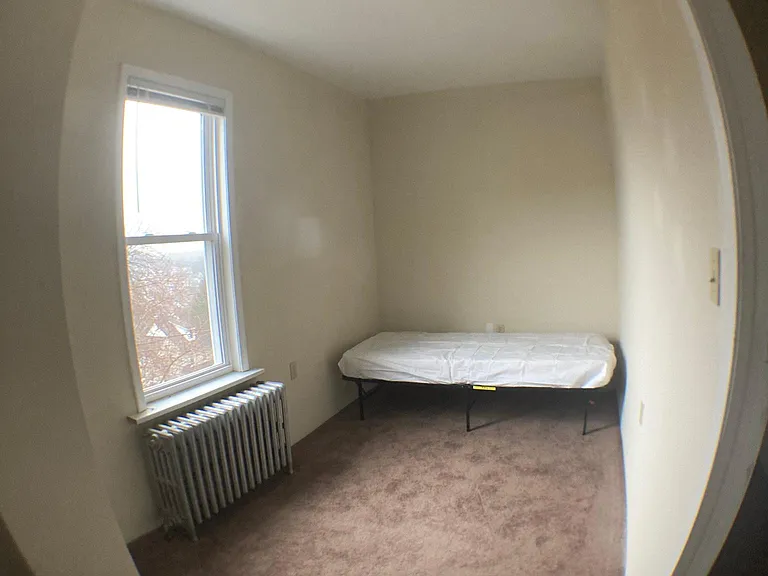 307 W 8th St — Photo 2