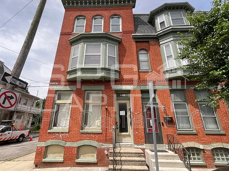 124 S Pine St #3 — Photo 1