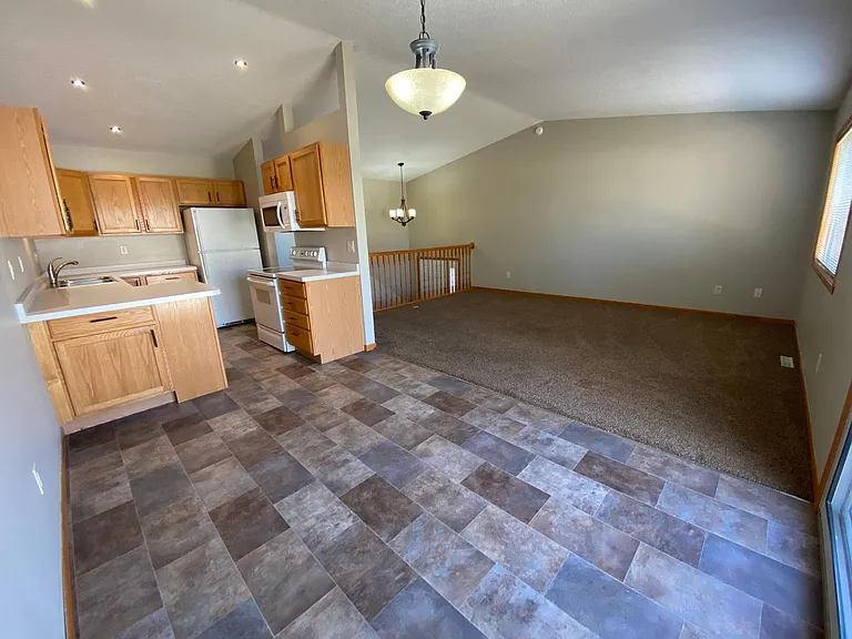 2917 Wheatland Dr S — Photo 2