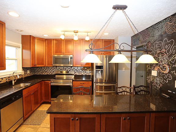 2nd image of 432 Williamstowne Ct