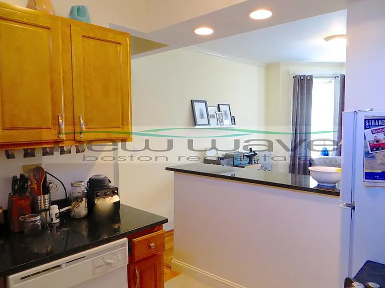 100 Queensberry St #4 — Photo 5