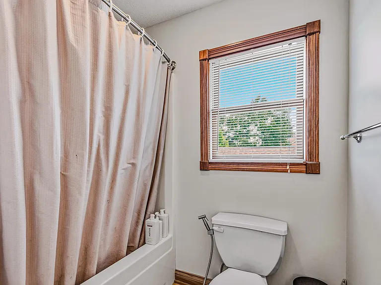 725 Greystone Ct — Photo 37