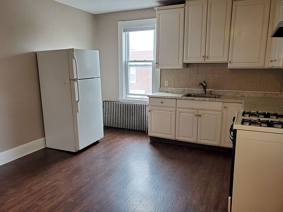 3rd image of 602 N Plum St #2
