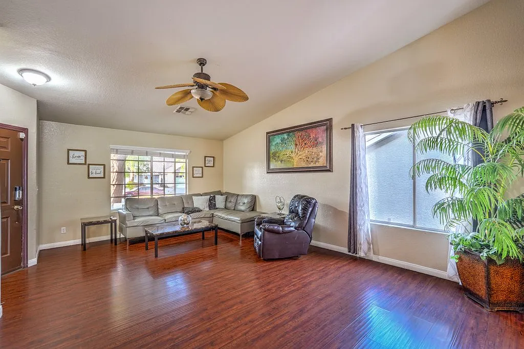 4 bed, 1785 sqft, $2,300 — Photo 4