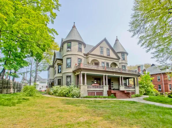 1139 Dwight St #A, Holyoke, MA 01040