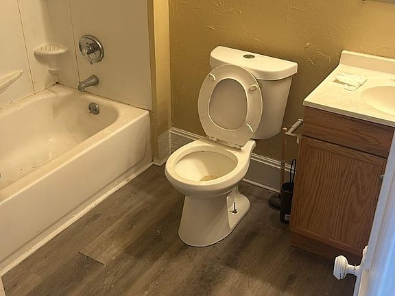 5th image of 13102 Bartlett Ave #1