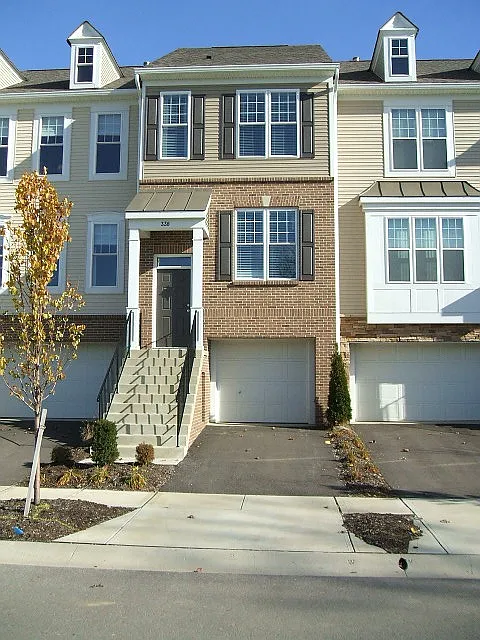 338 Benedetti Ave photo 1