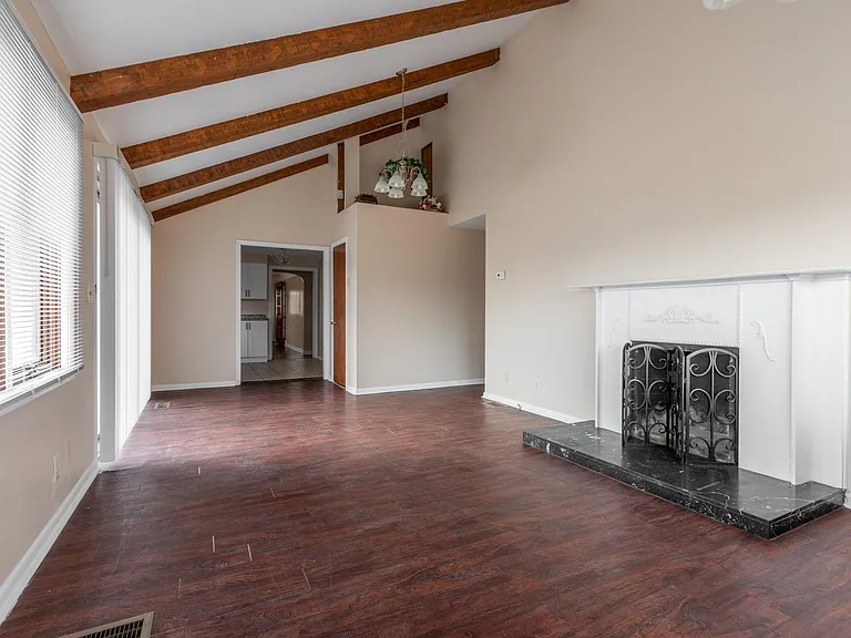 24777 Highland Rd — Photo 9