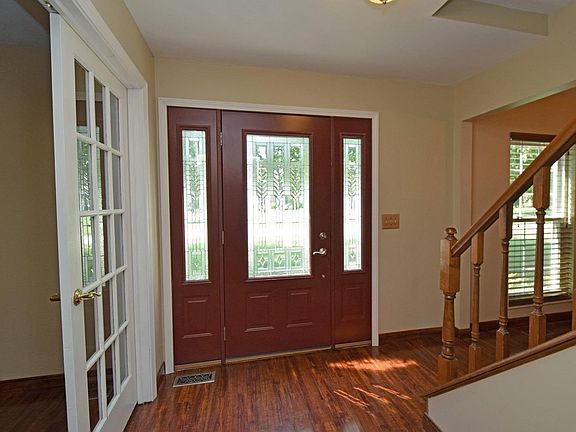 3rd image of 7891 Meadowcreek Dr