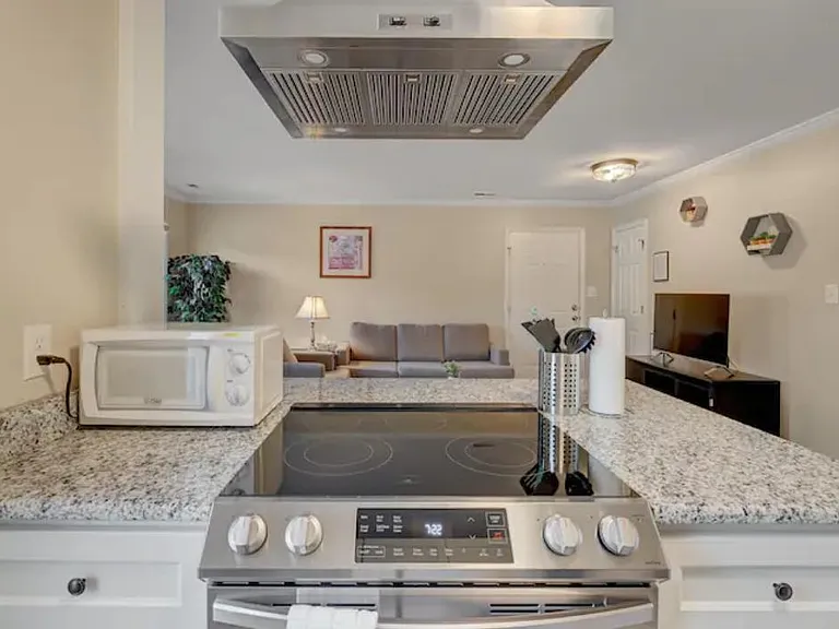 2225 Summit St #2 — Photo 6