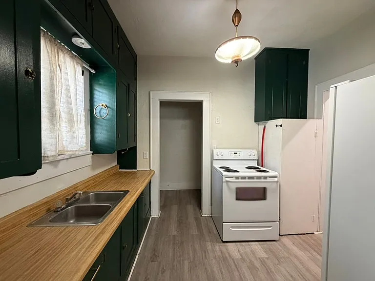520 N Bradley St — Photo 4