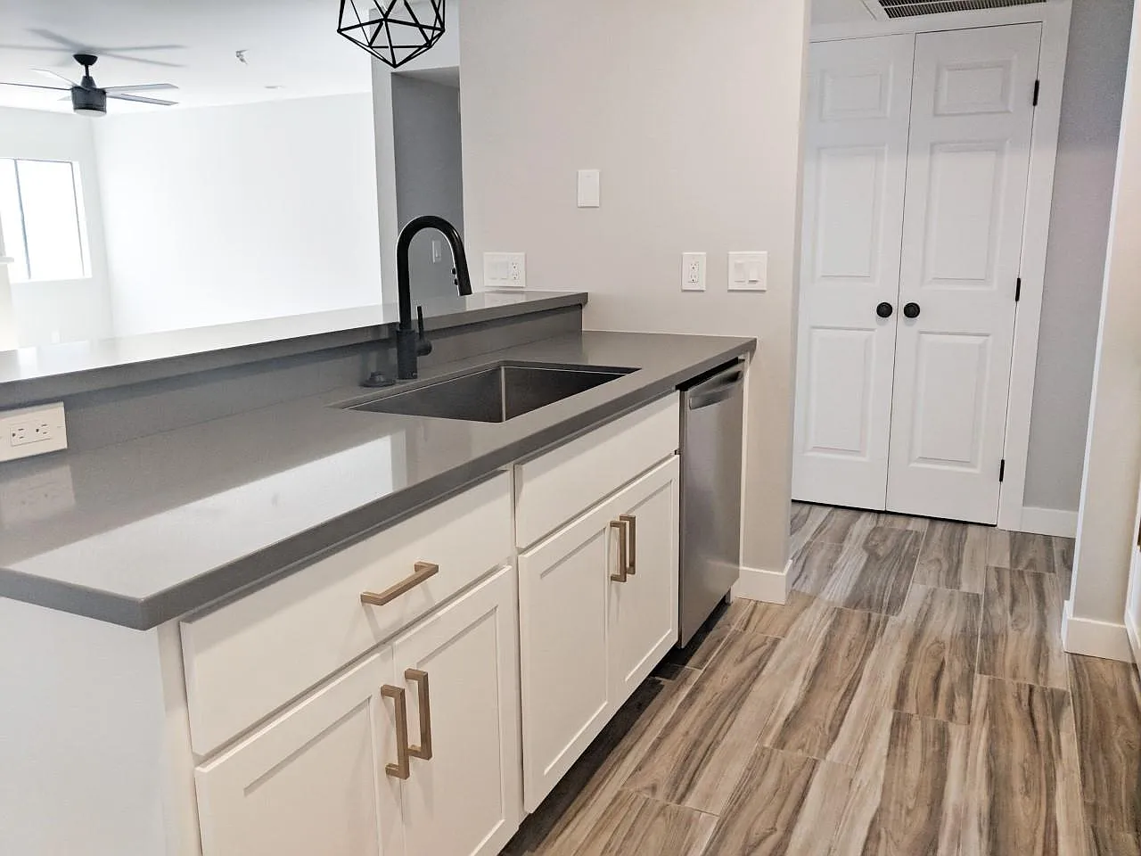 2 bed, 1140 sqft, $2,350 — Photo 4