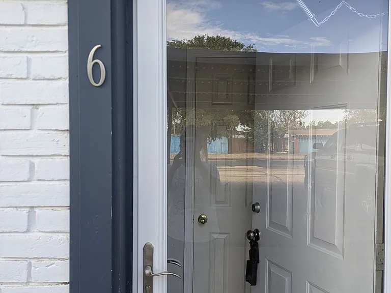 Littlefield Townhomes - $499 total to move into a 2-bedroom, 1.5-bath townhome. Limited-time offer. — Photo 10