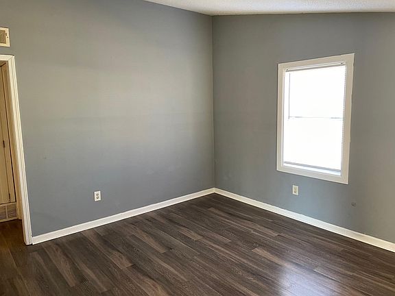 3rd image of 547 Howard Dr