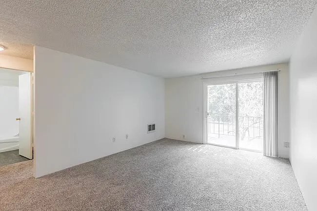 Charbern Apartments — Photo 44