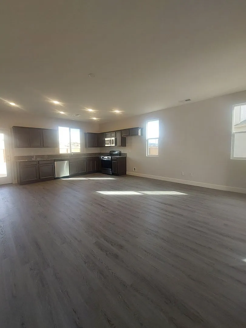 New Rental with chance to Own — Photo 2
