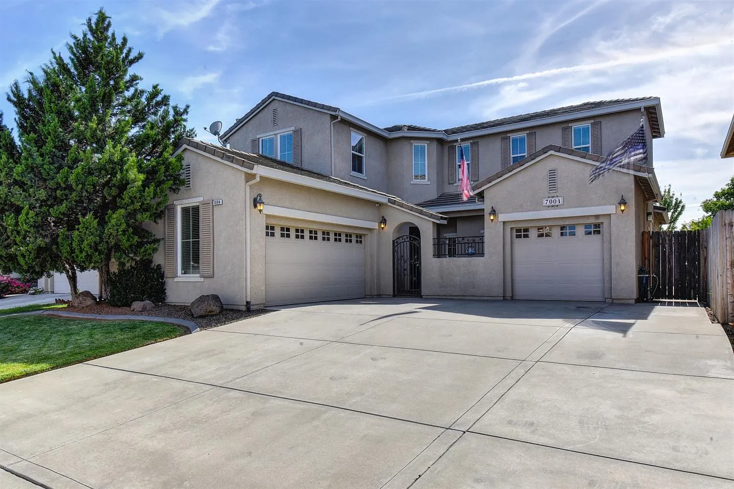 7004 Elvora Way photo 1
