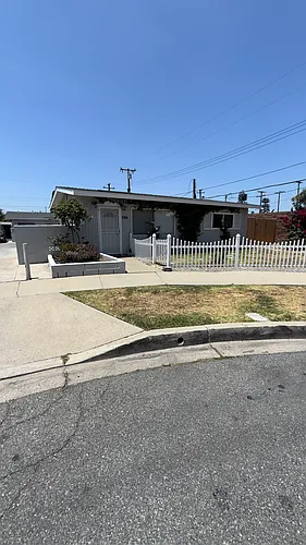 564 N Citrus St Photo 1