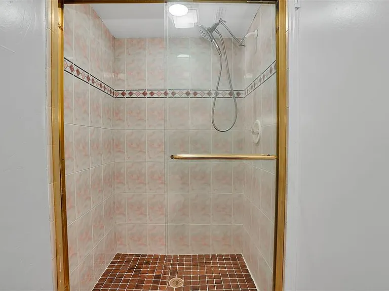 15217 W Pond Woods Dr — Photo 29