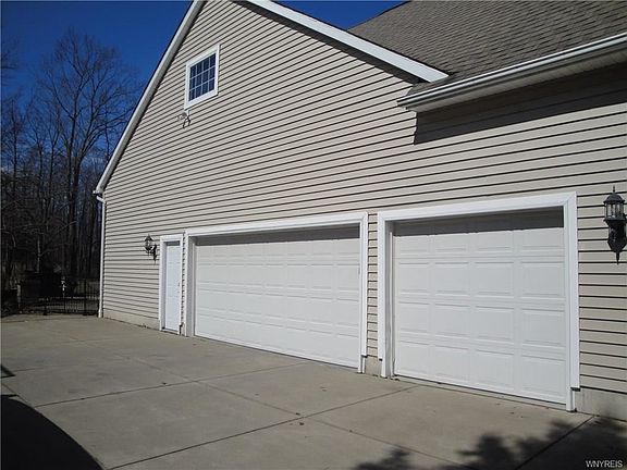 3rd image of 5868 Shamrock Ct