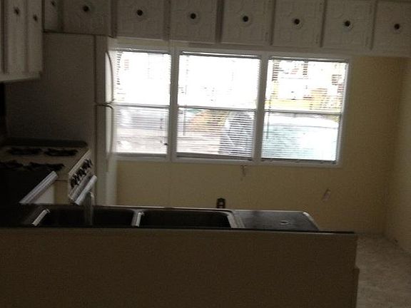 3rd image of 2348 Fox Hollow Ln