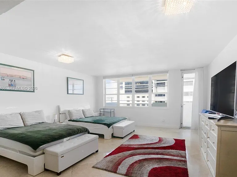 100 Lincoln Rd #827 — Photo 4