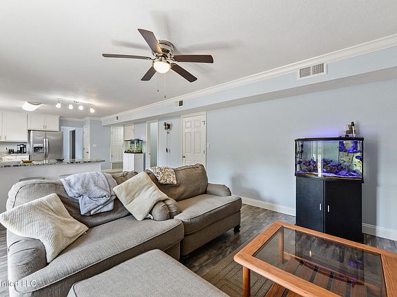 5th image of 2342 Sandalwood Pl