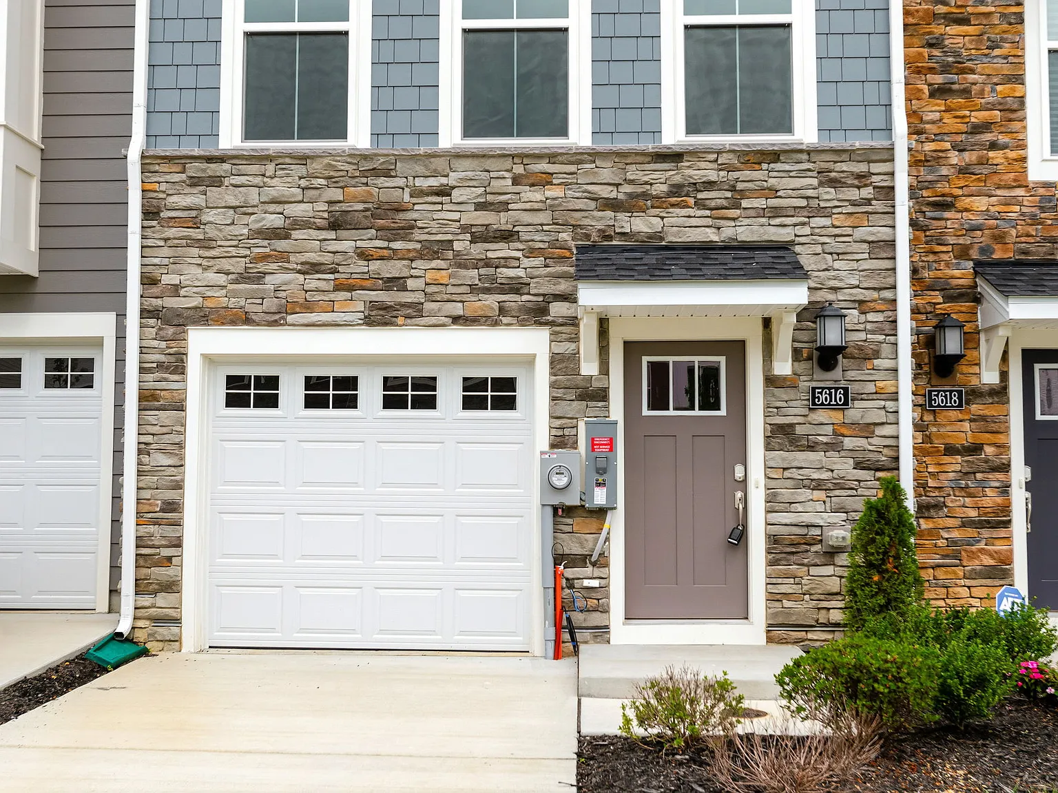 3 bed, 1871 sqft, $2,985 — Photo 3