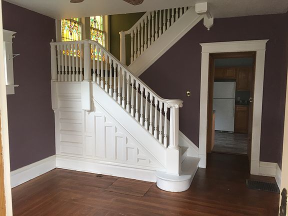 5th image of 104 W Lynn St