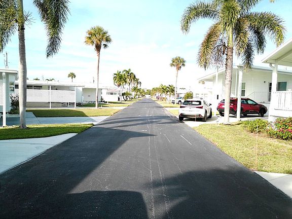 2nd image of 212 Pier B