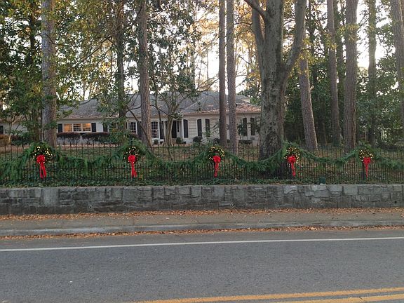 Cast iron automatic gate with remote and key pad. Fenced front yard.