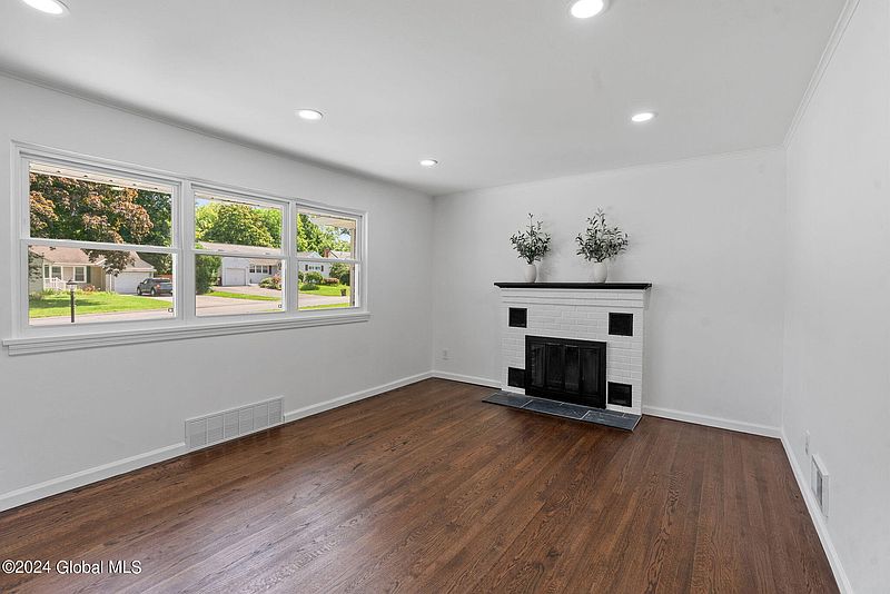 3rd image of 2271 Nelson Drive