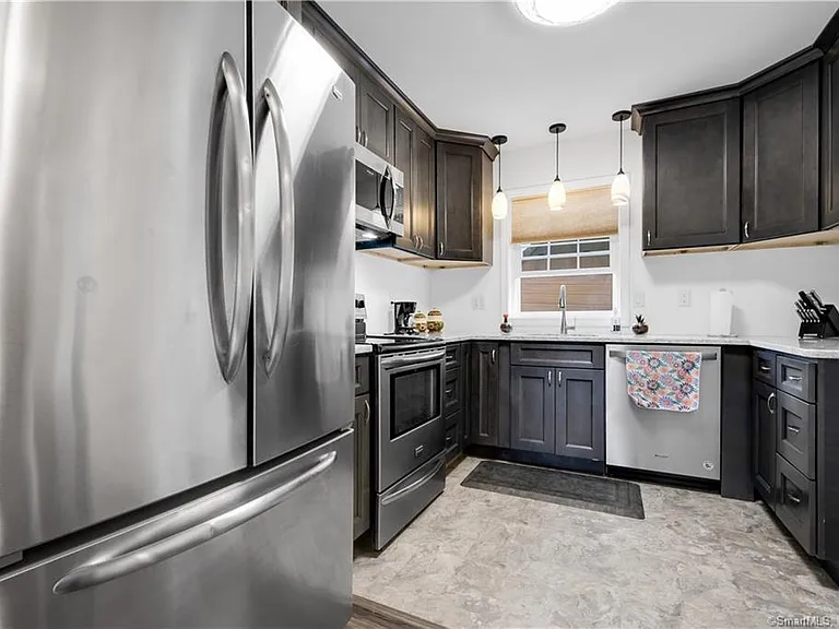 1 Alicia Ln #B — Photo 2