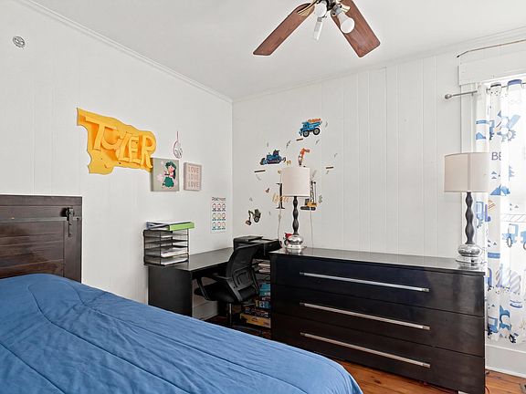 5th image of 401 Cedar Street
