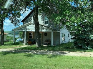 221 1st Ave NE, Kenmare, ND 58746