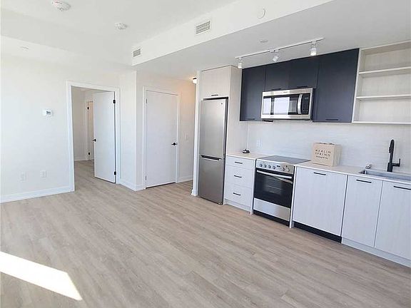3rd image of 2300 Saint Clair Ave W #906