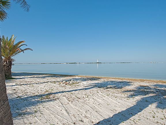4th image of 326 Sunny Dr