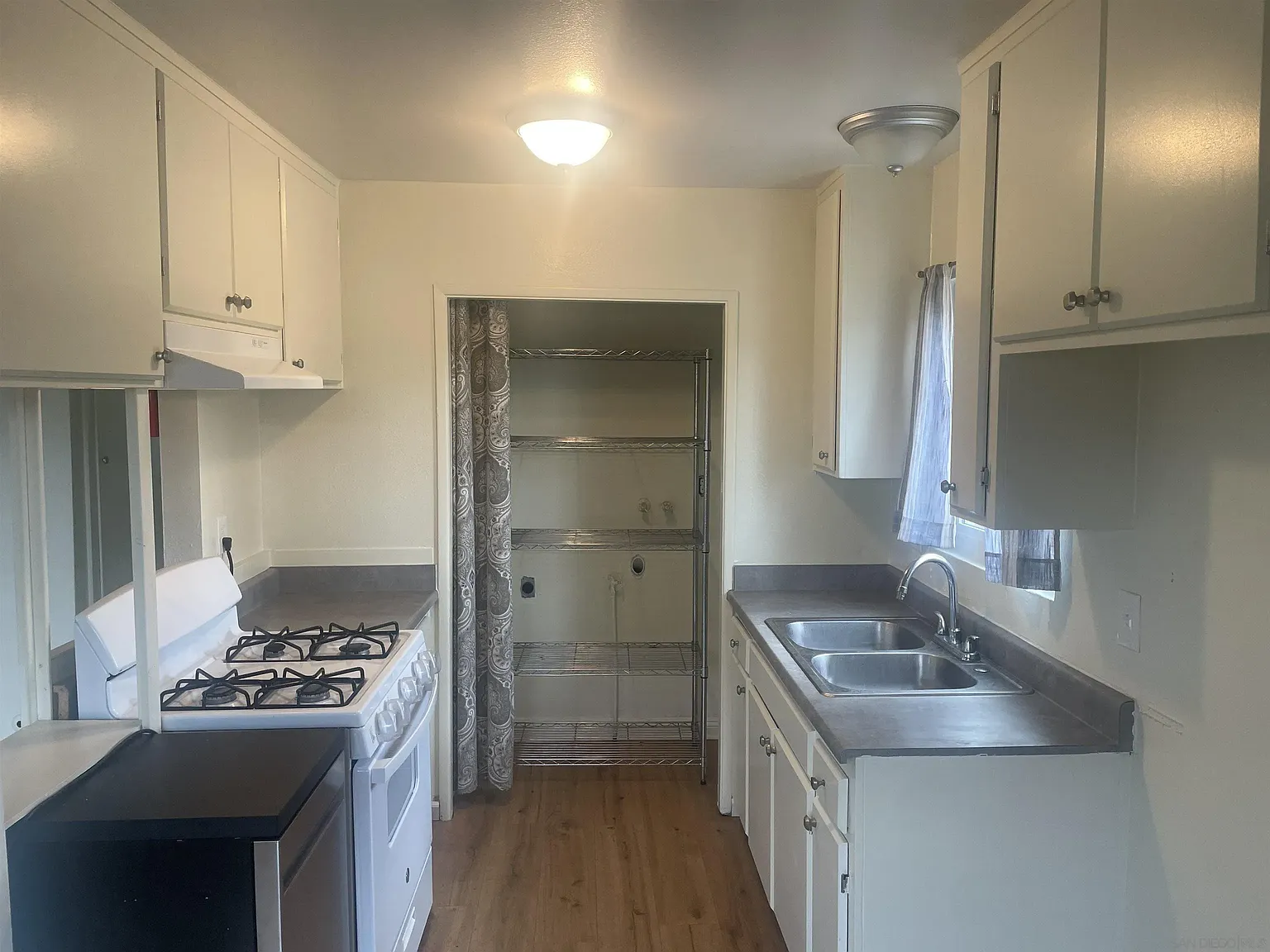 2 bed, 1.0 bath, 864 sqft, $2,650 — Photo 2