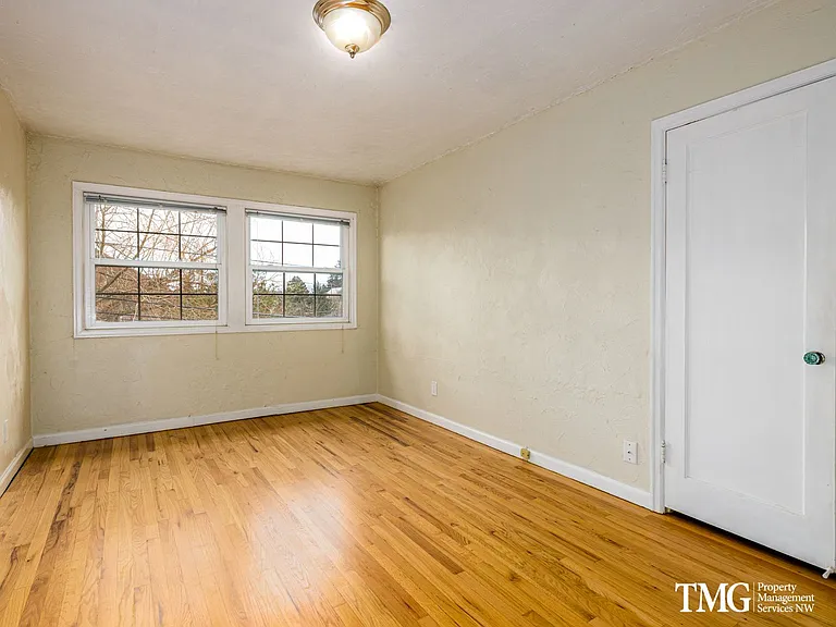 Regency Park Apartments — Photo 24