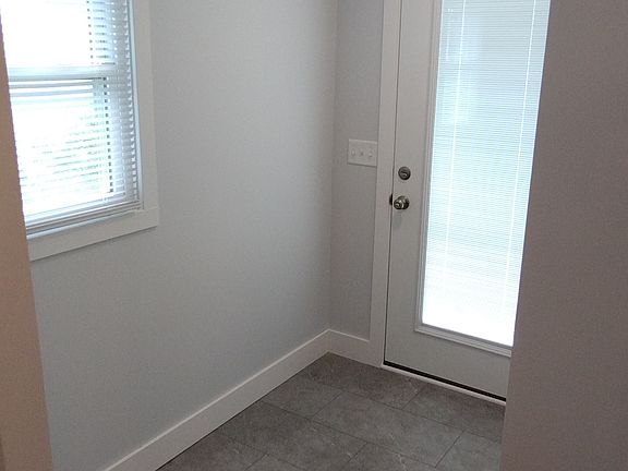 2nd image of 1004B Chicago Ave #B