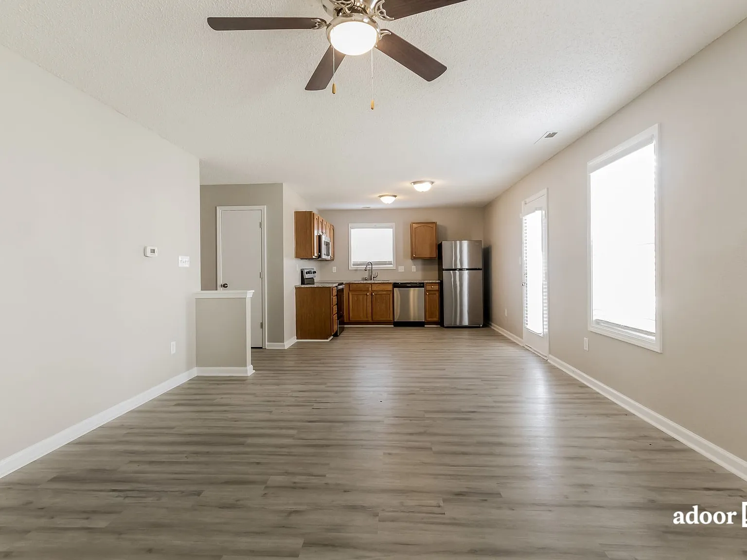 4 bed, 2.5 bath, 1934 sqft, $1,895 — Photo 2