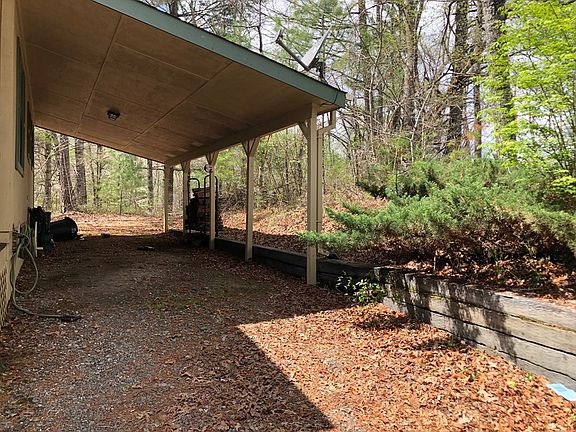 3rd image of 227 Mountain Stream Rd