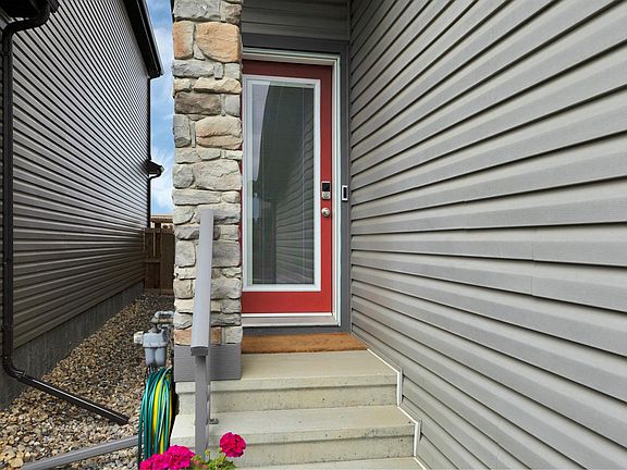 2nd image of 157 Larch Cres
