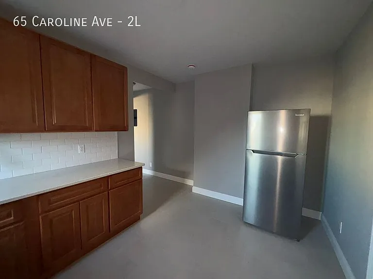 65 Caroline Ave #2L — Photo 6