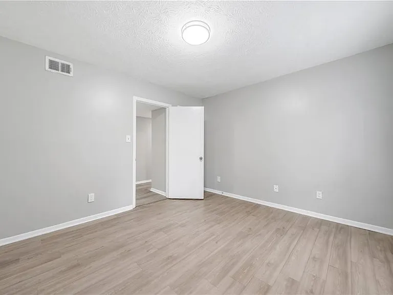 113 Tuxworth Cir — Photo 28