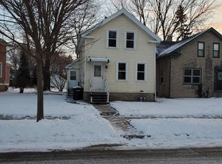 911 Otter Ave, Oshkosh, WI 54901