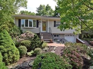 20 Milburn Rd, South Setauket, NY 11720