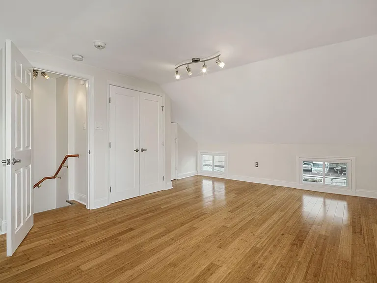 Bedroom 3 (third floor)