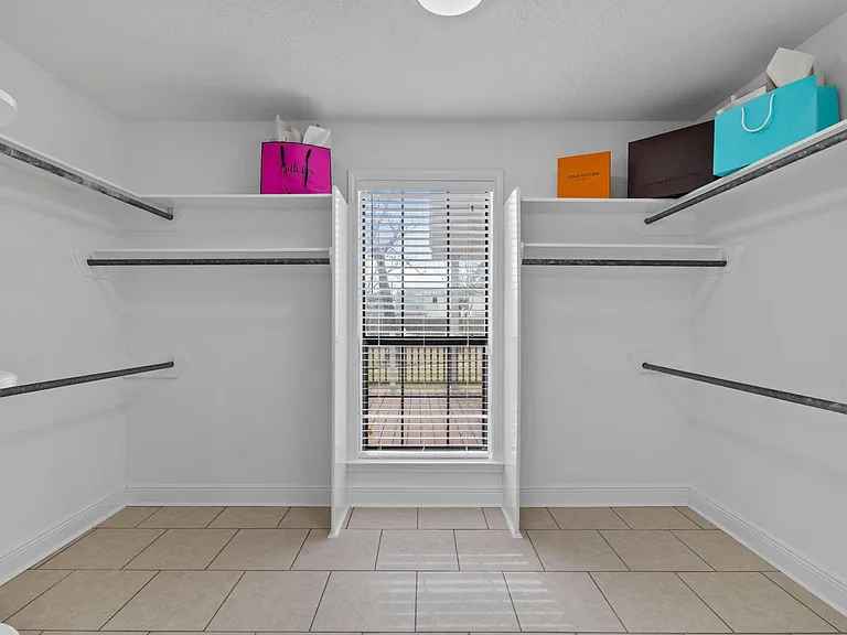1400 Oak Hollow Dr — Photo 31