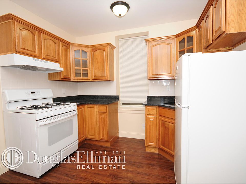 1st image of 1657 Bedford Ave #1